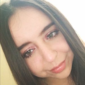 Meet your Posher, Alicia